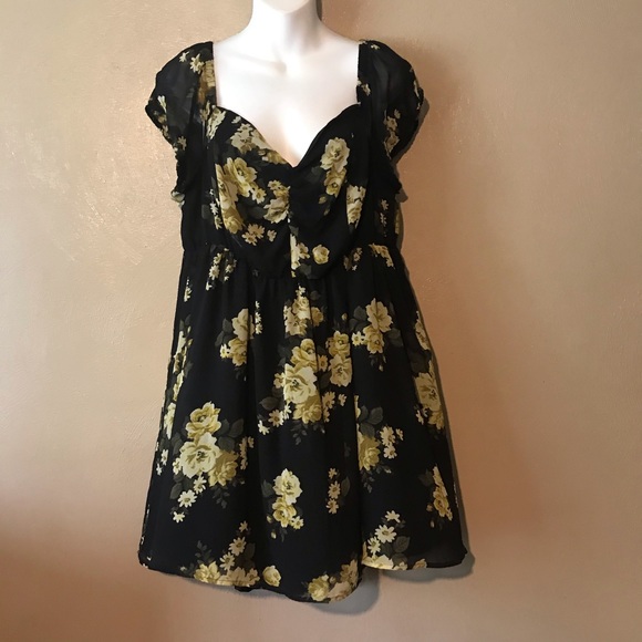 torrid Dresses & Skirts - Torrid black off shoulders floral baby doll dress